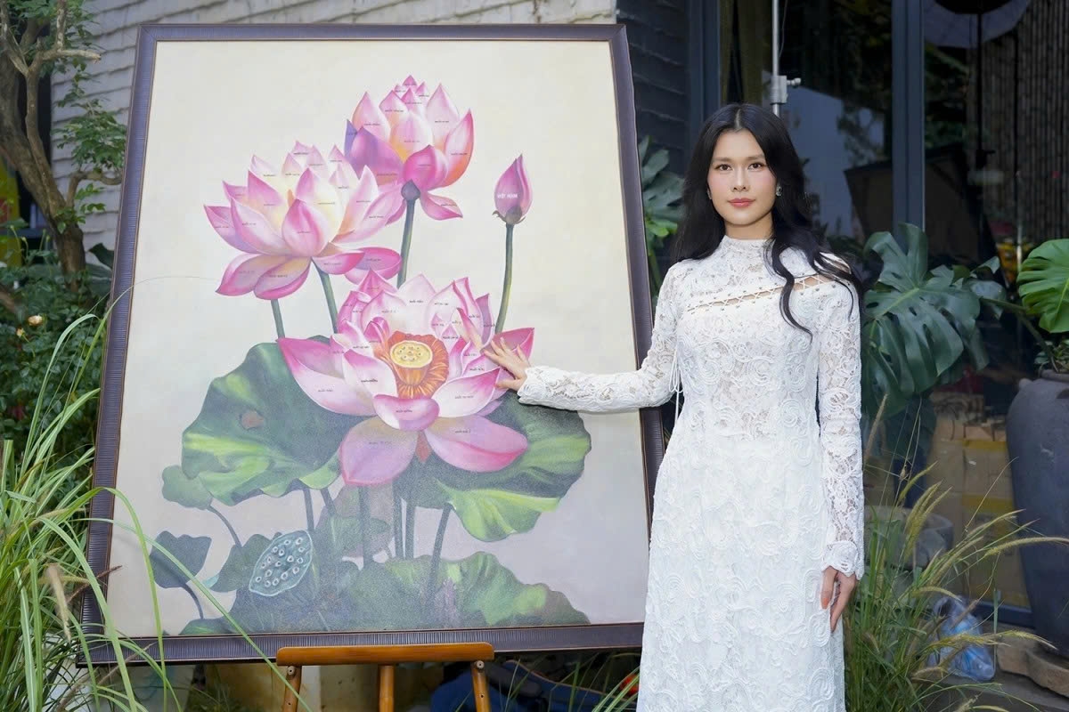 Lotus painting representing Vietnam’s 54 ethnic groups sets national record